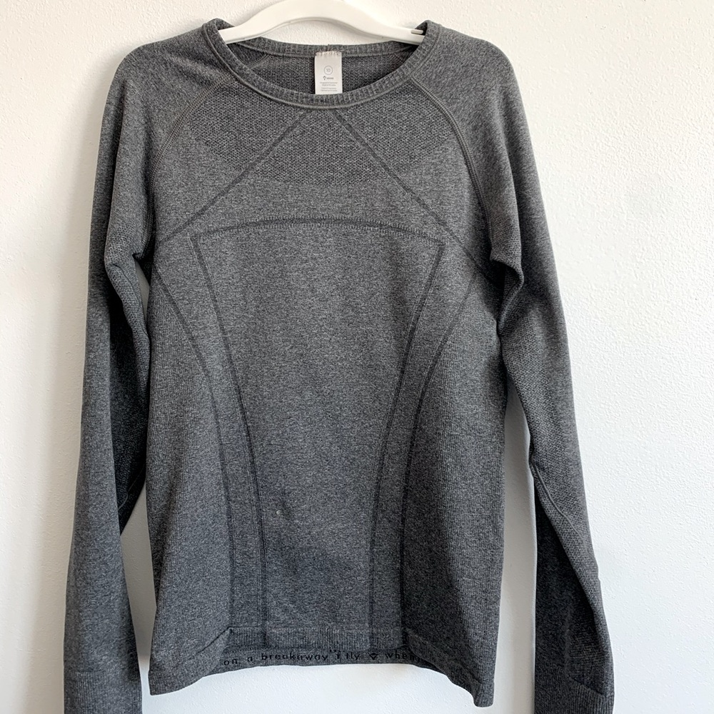 Cute grey ivivva long sleeve!